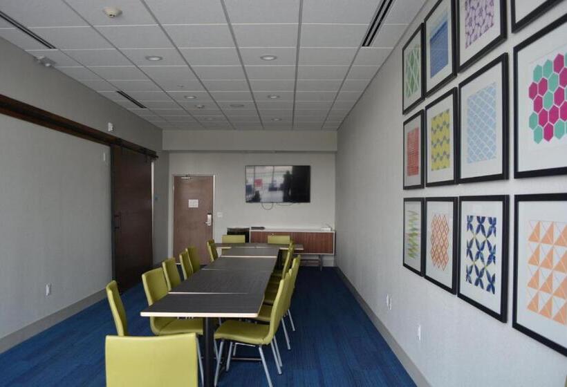 בית מלון כפרי Holiday Inn Express & Suites   Liberal, An Ihg