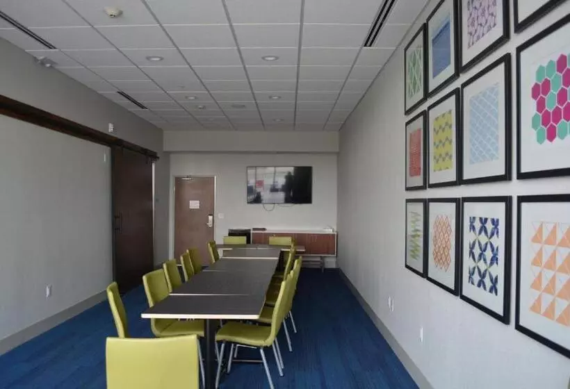 ホテル Holiday Inn Express & Suites   Liberal, An Ihg