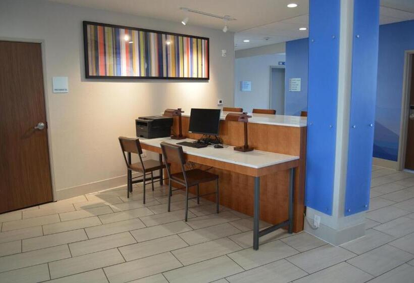 בית מלון כפרי Holiday Inn Express & Suites   Liberal, An Ihg