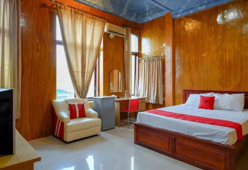 ホテル Reddoorz Near Kamali Beach Bau Bau