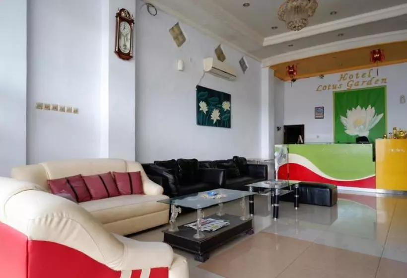 ホテル Reddoorz Near Kamali Beach Bau Bau