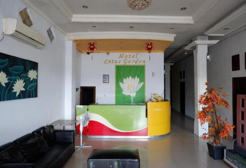 فندق Reddoorz Near Kamali Beach Bau Bau