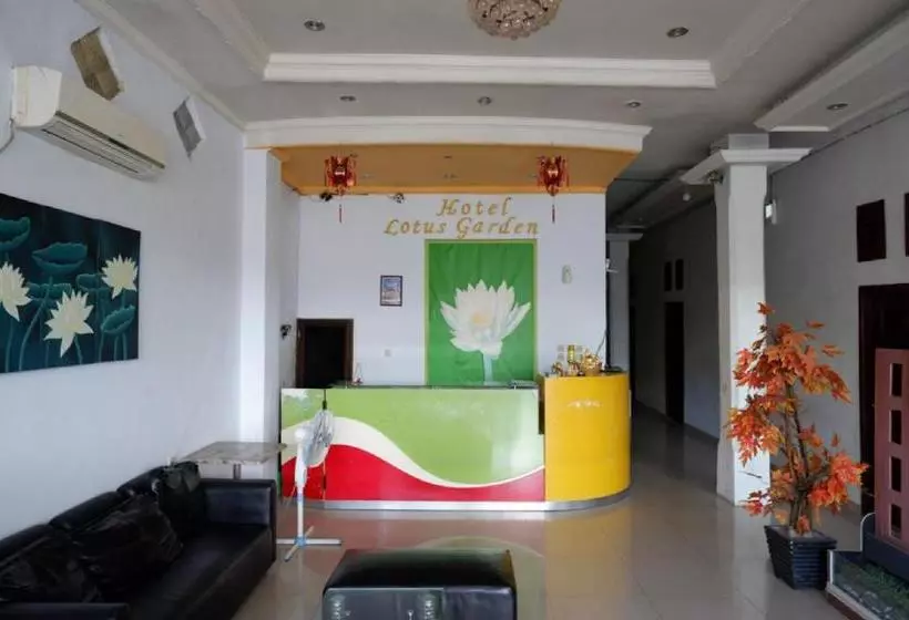 ホテル Reddoorz Near Kamali Beach Bau Bau
