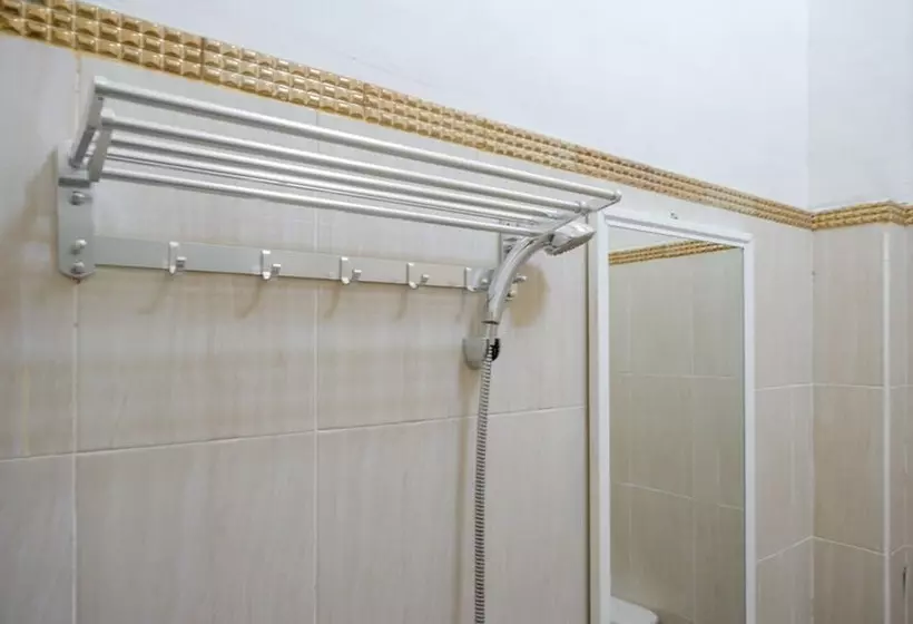 ペンション Reddoorz @ Jalan Pattimura Palu