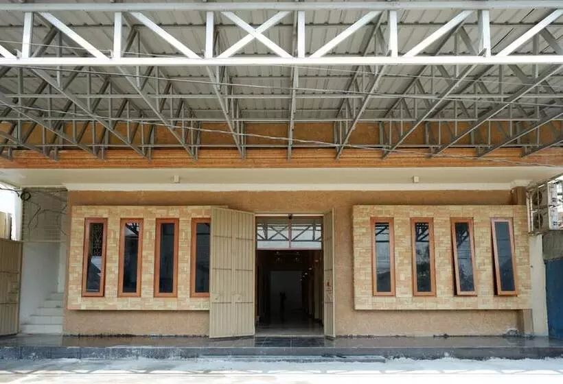 ペンション Reddoorz @ Jalan Pattimura Palu