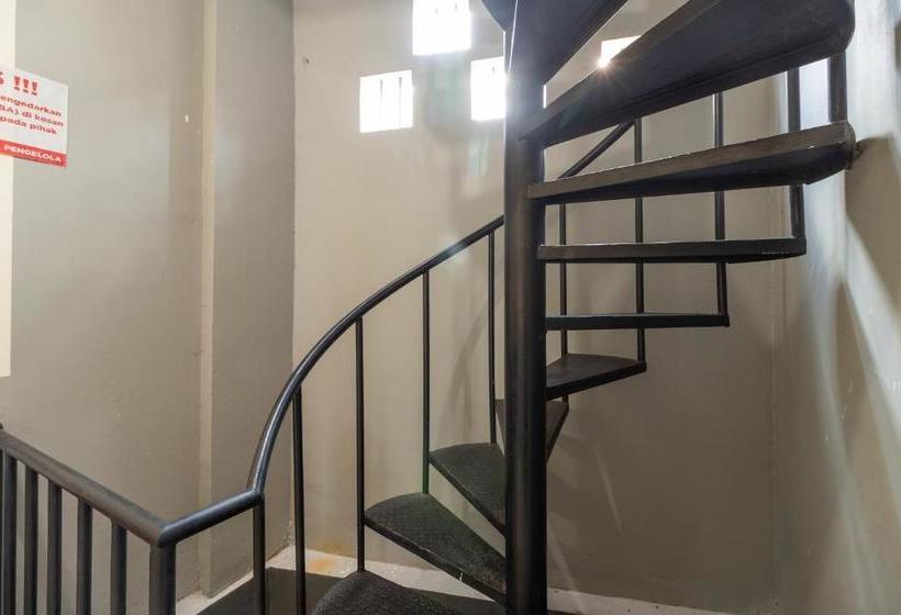 بنسيون Reddoorz @ Pasar Baru 2