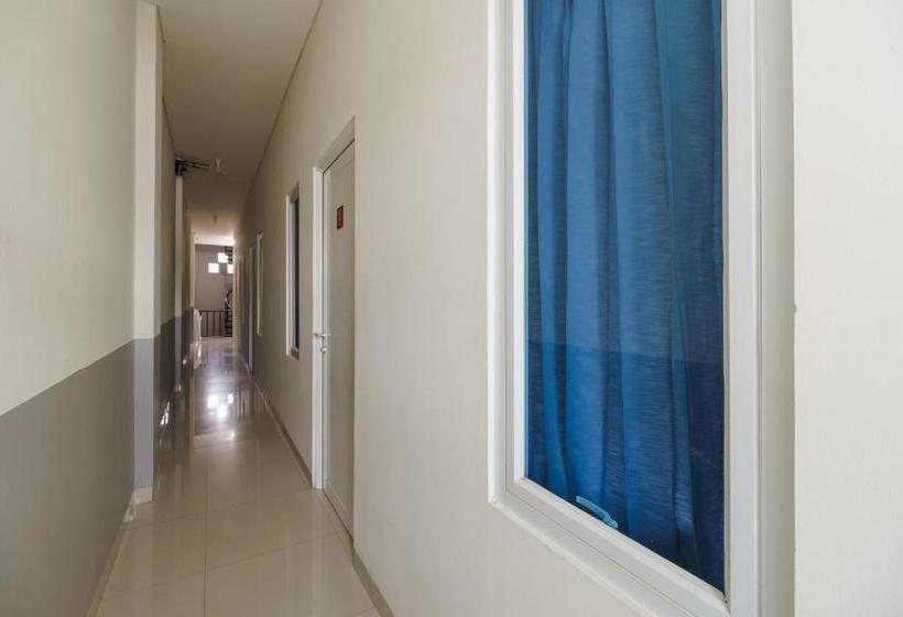 بنسيون Reddoorz @ Pasar Baru 2