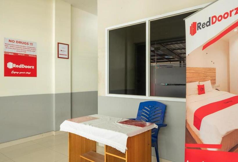 بنسيون Reddoorz @ Pasar Baru 2