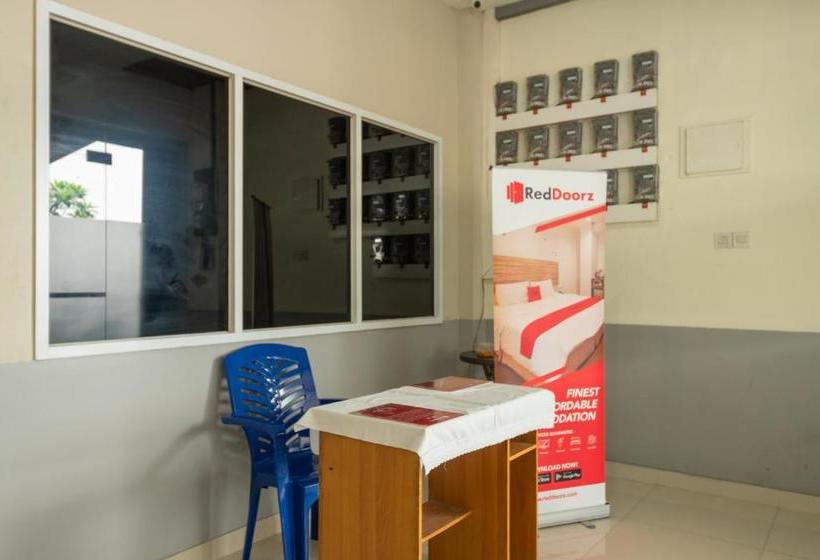 بنسيون Reddoorz @ Pasar Baru 2