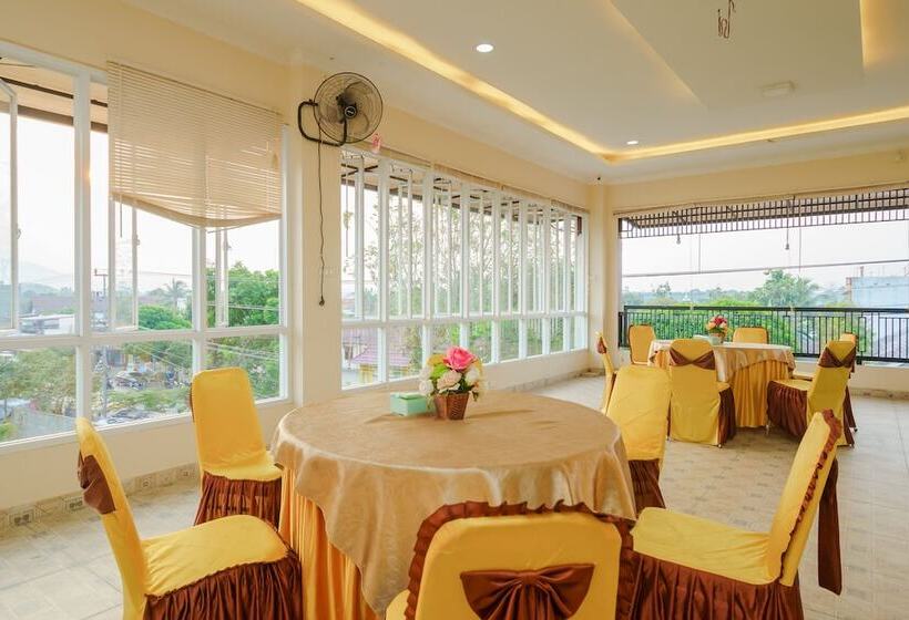 Reddoorz Plus @ Hotel Sempurna Watervang Lubuk Linggau