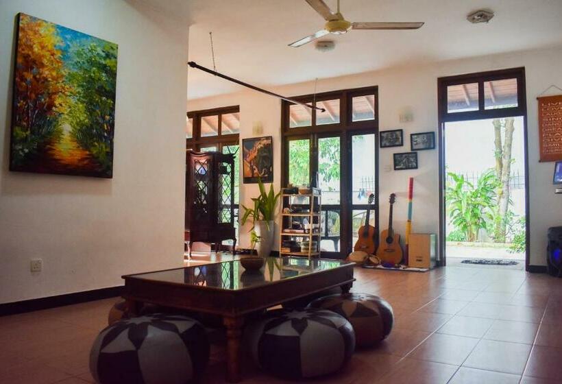 Pension (Hôtel basse catégorie) One Bhakthi