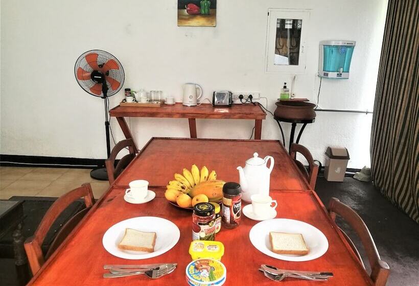 Pension (Hôtel basse catégorie) One Bhakthi