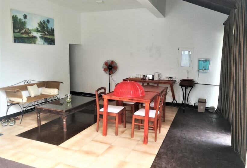 Pension (Hôtel basse catégorie) One Bhakthi