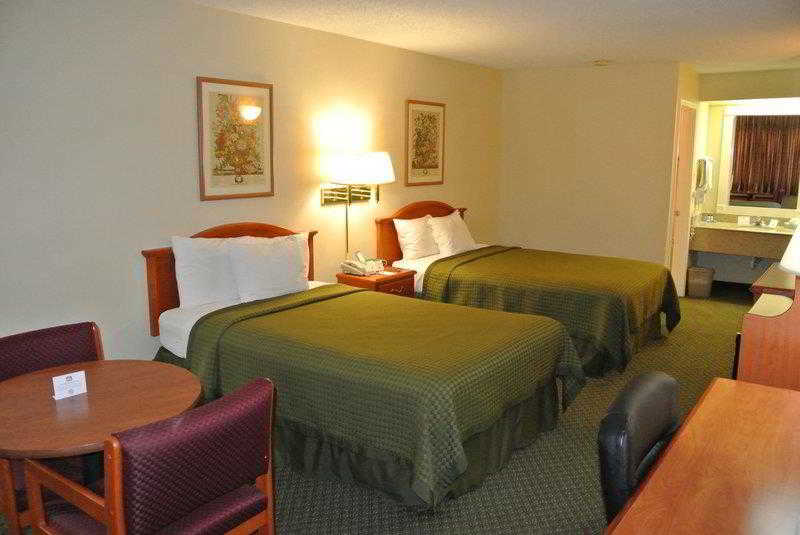 בית מלון כפרי Quality Inn & Suites Garland   East Dallas