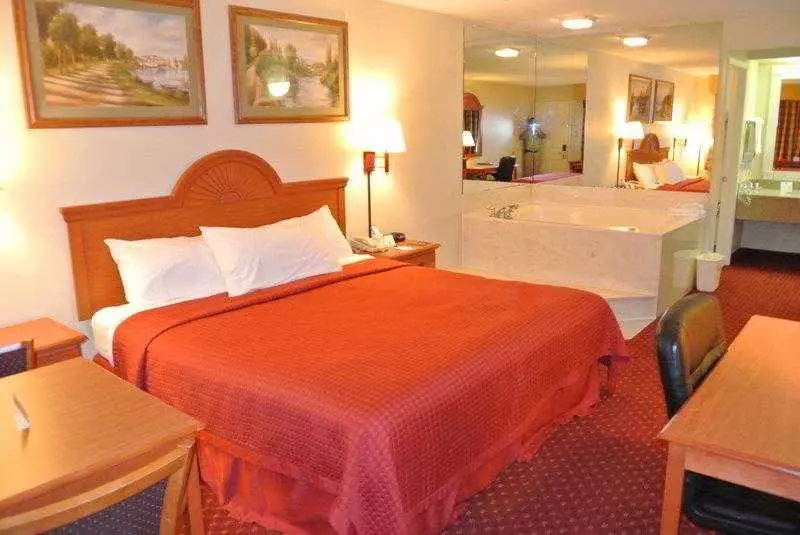 فندق Quality Inn & Suites Garland East Dallas