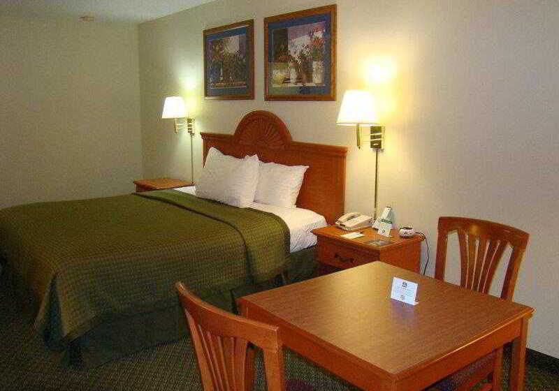 בית מלון כפרי Quality Inn & Suites Garland   East Dallas