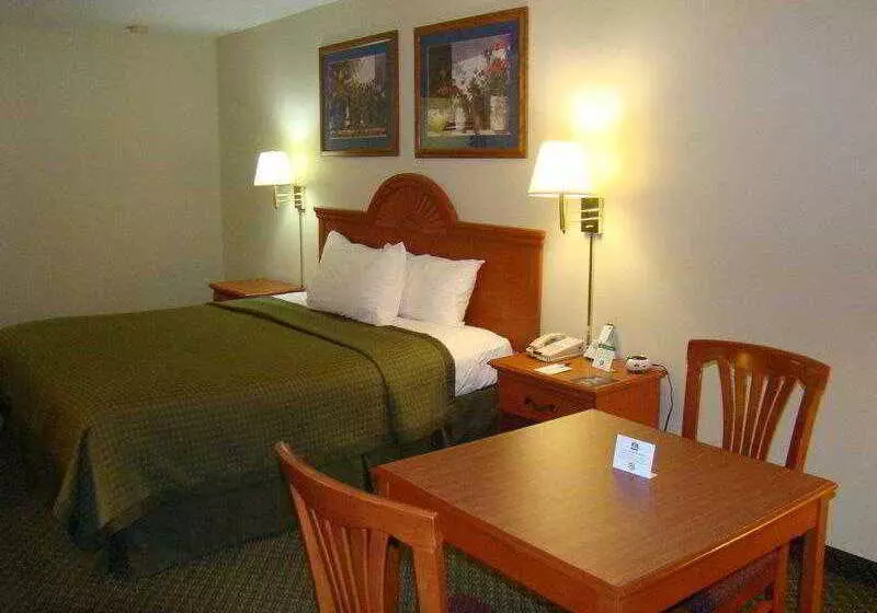 فندق Quality Inn & Suites Garland East Dallas