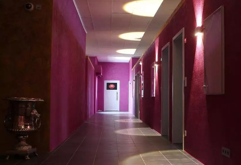 Stundenhotel Lustra