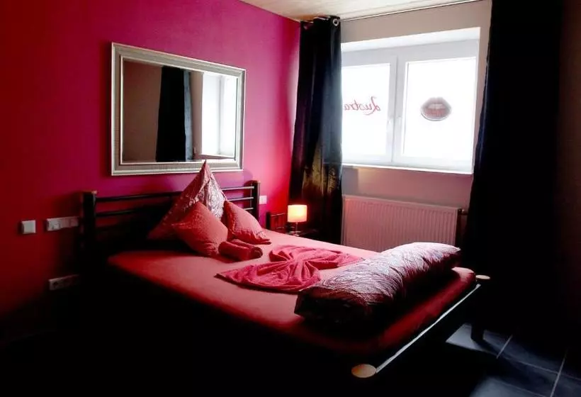 Stundenhotel Lustra