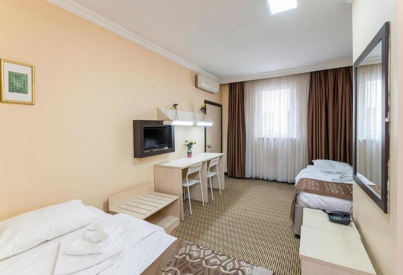 Fotos del hotel Adela:  4