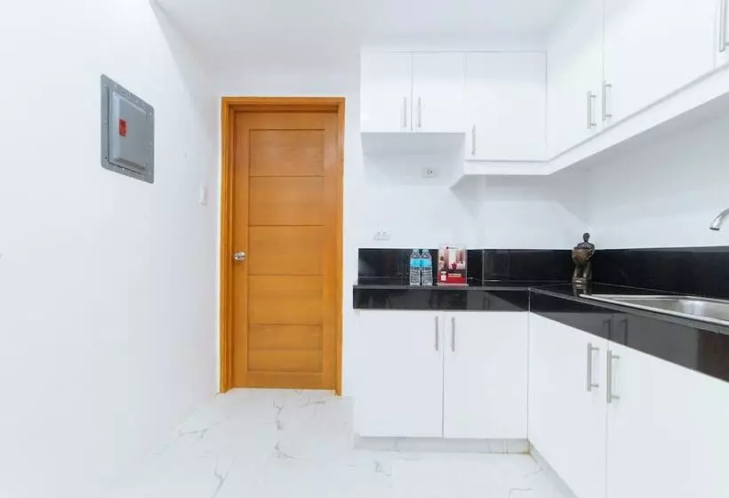 هتل Reddoorz At Dbuilders Rooms Bangkal Makati