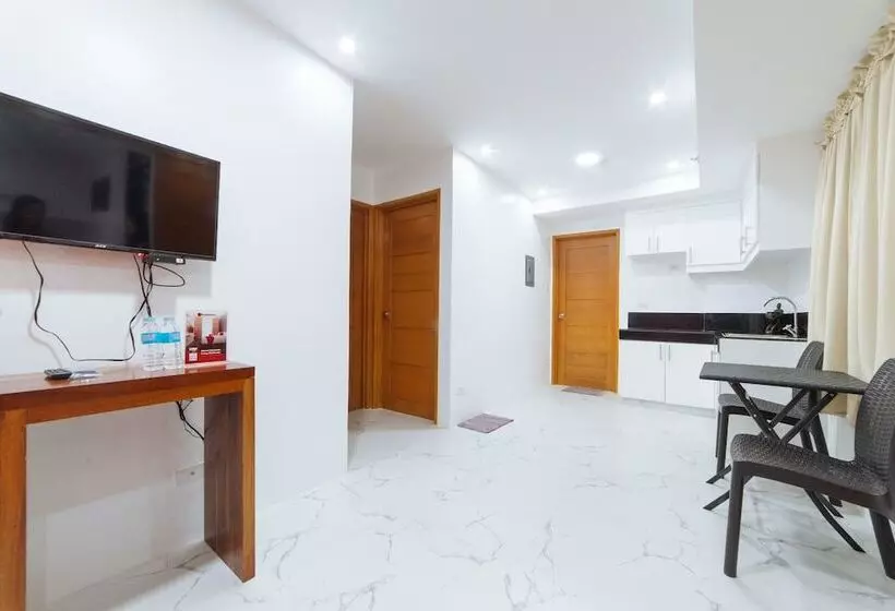هتل Reddoorz At Dbuilders Rooms Bangkal Makati