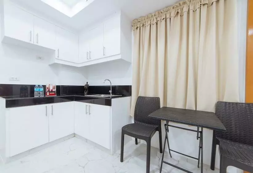 هتل Reddoorz At Dbuilders Rooms Bangkal Makati