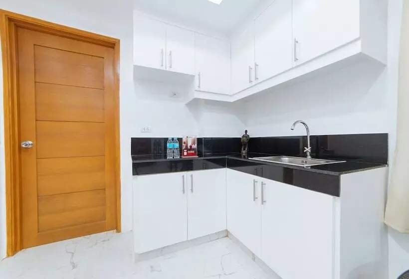 هتل Reddoorz At Dbuilders Rooms Bangkal Makati