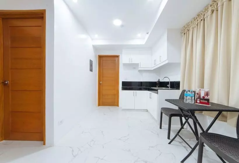 هتل Reddoorz At Dbuilders Rooms Bangkal Makati