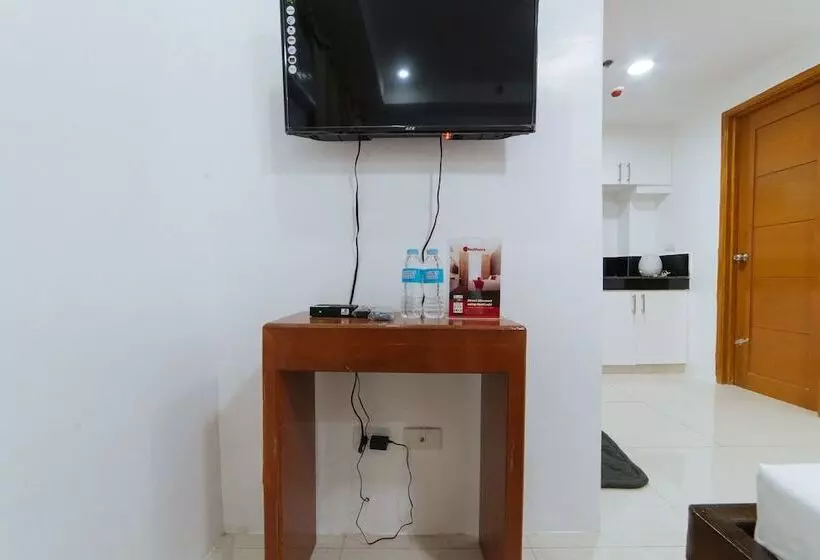 هتل Reddoorz At Dbuilders Rooms Bangkal Makati