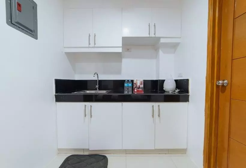 هتل Reddoorz At Dbuilders Rooms Bangkal Makati