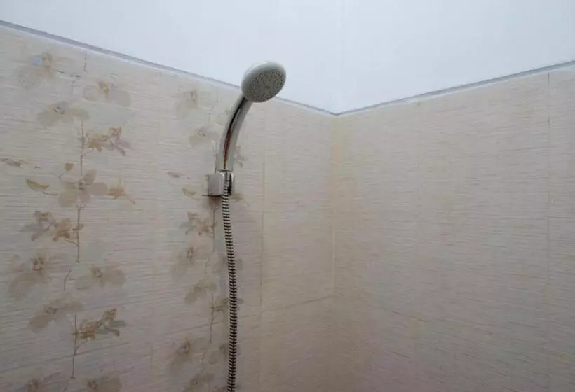 ペンション Reddoorz Syariah Near Stasiun Tegal