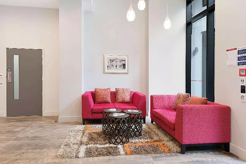 هتل Ramada Suites By Wyndham Victoria Street West