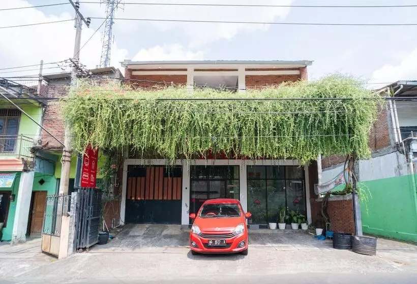 Majatalo Reddoorz Syariah @ Selomangleng Kediri