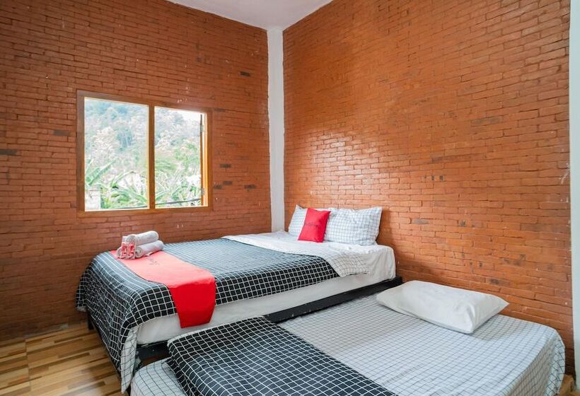 بنسيون Reddoorz Syariah @ Selomangleng Kediri