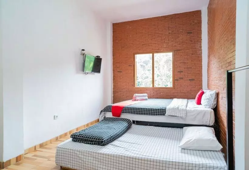 Majatalo Reddoorz Syariah @ Selomangleng Kediri