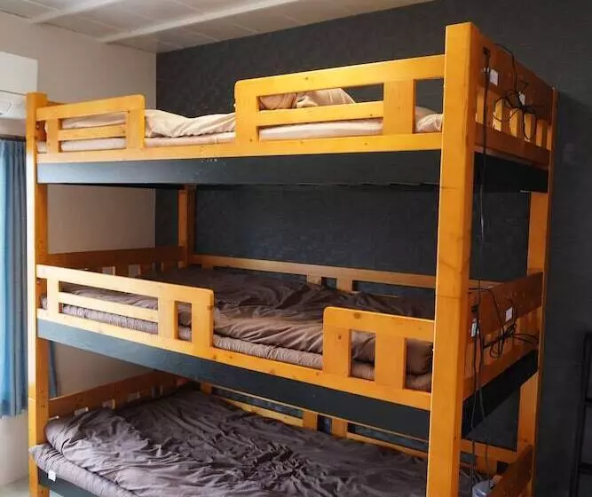 Guest House Ioly Osaka  Hostel