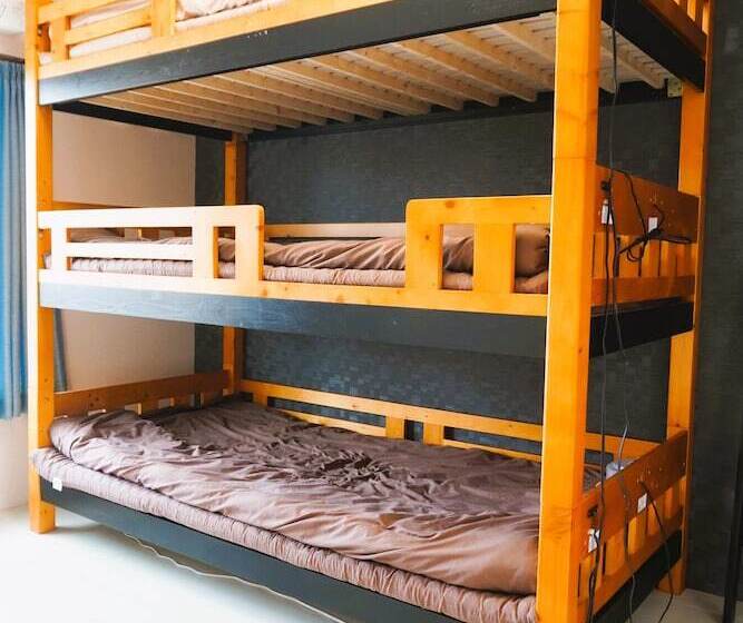 Guest House Ioly Osaka  Hostel