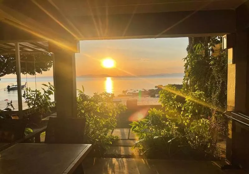 هتل The Parlour Krabi