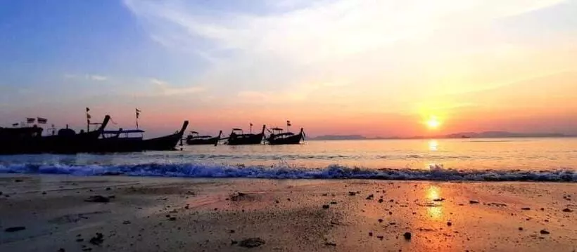 هتل The Parlour Krabi