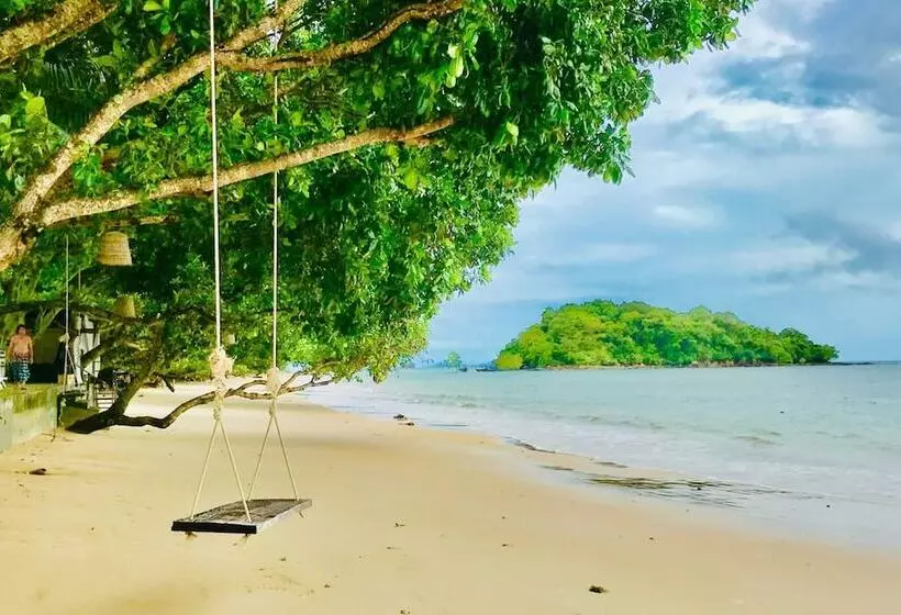 هتل The Parlour Krabi