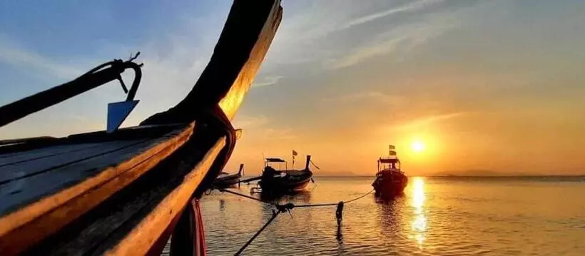 هتل The Parlour Krabi