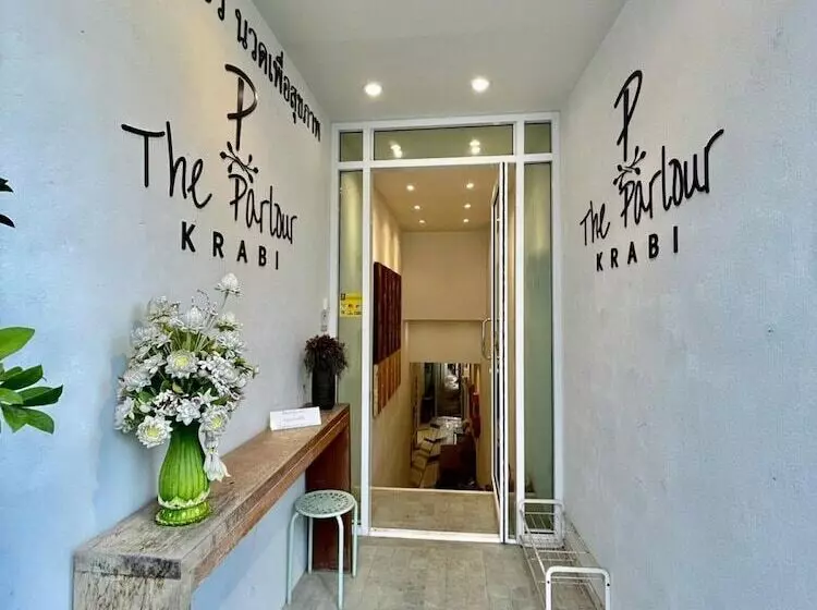 هتل The Parlour Krabi