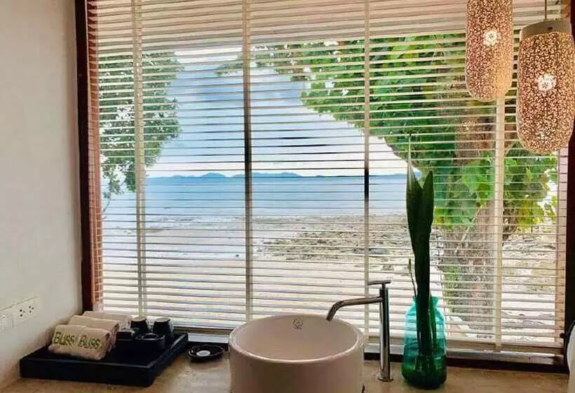 هتل The Parlour Krabi