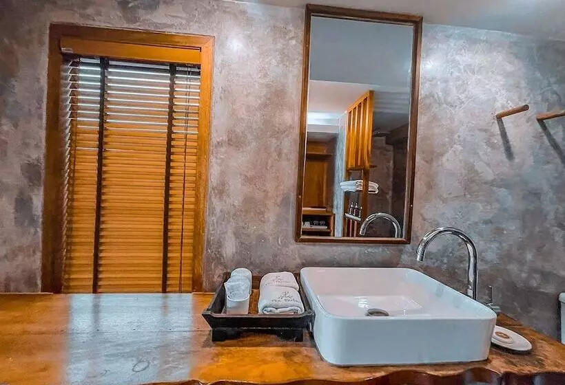 هتل The Parlour Krabi