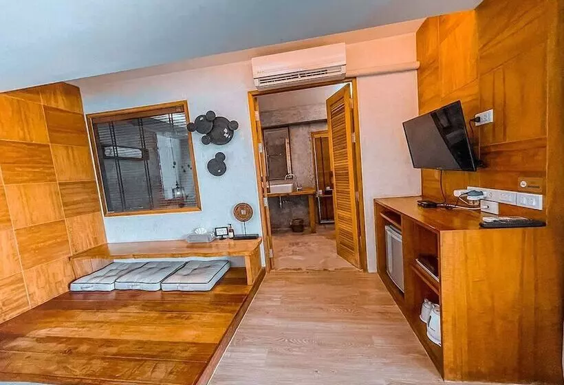 هتل The Parlour Krabi