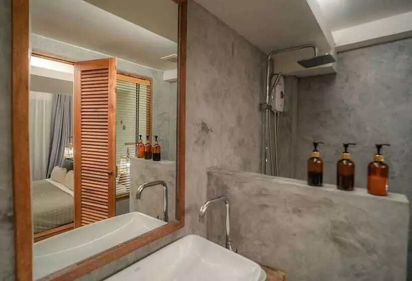 هتل The Parlour Krabi