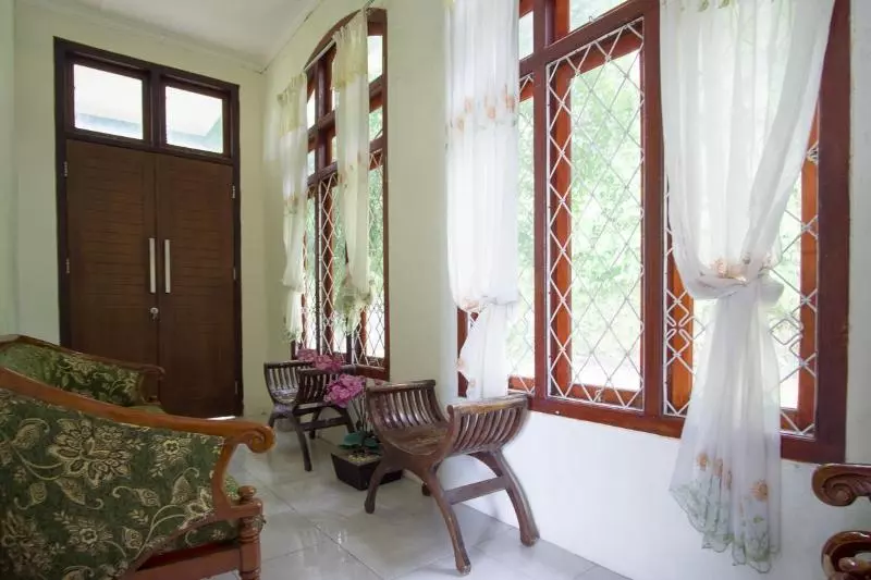 Majatalo Reddoorz Syariah Near Ngade Lake