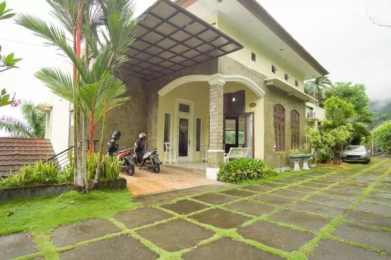 Majatalo Reddoorz Syariah Near Ngade Lake