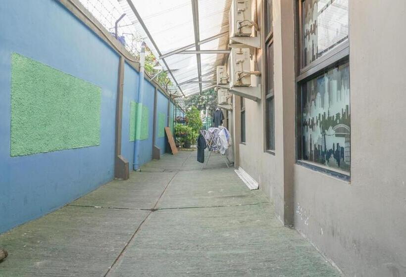 بنسيون Reddoorz Near Kemang Square